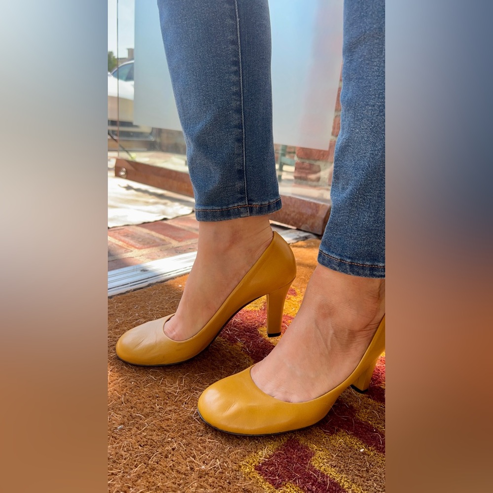Gucci heel shoes vintage mustered color size 38